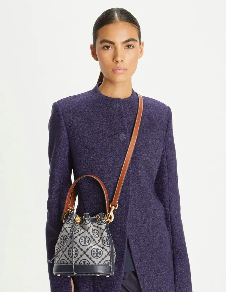 กระเป๋าทรง Bucket Bag แบรนด์ Tory Burch ลาย T Monogram